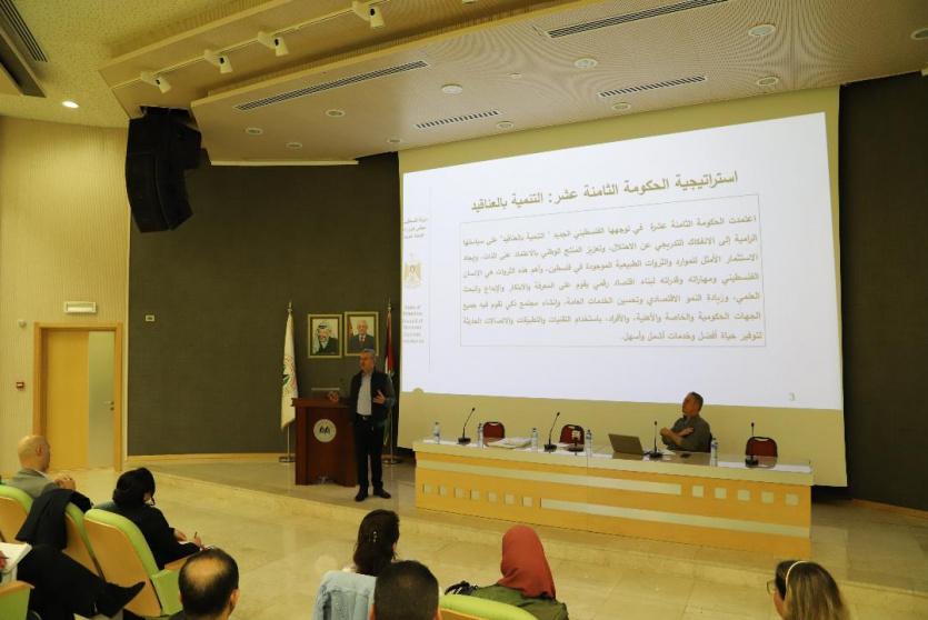 خلال لقاء مع طلبة الدراسات العليا في الجامعة العربية الأمريكية