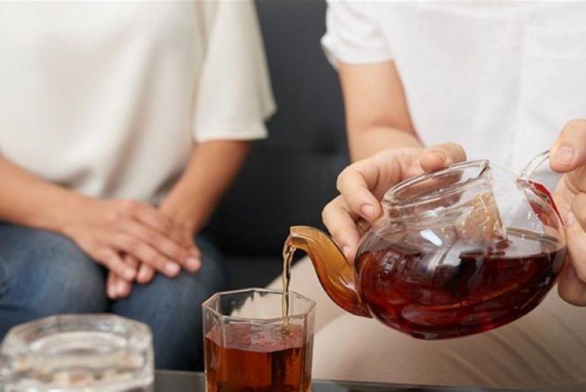 خبير تغذية يكشف خطر الشاي على العظام