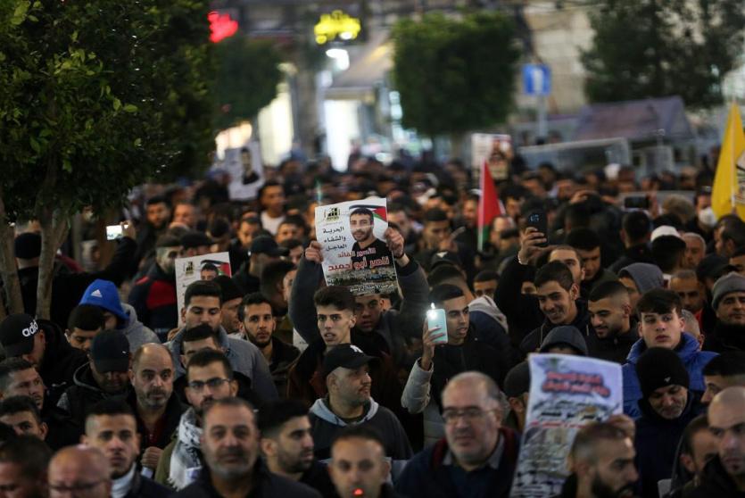 صور: فعاليات إسنادية للأسير ناصر أبو حميد في رام الله ونابلس