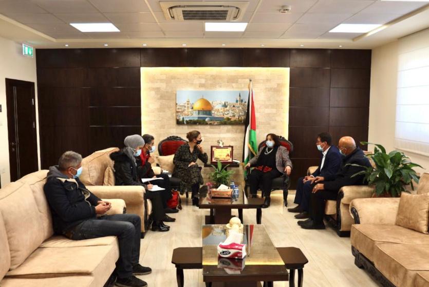 خلال اجتماع الكيلة مع رئيسة بعثة الصليب الأحمر