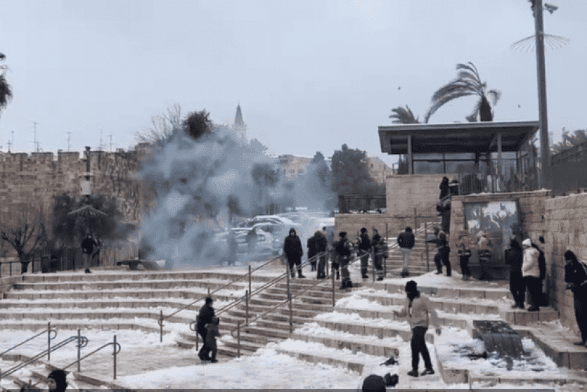 قوات الاحتلال تطلق قنابل غاز اليوم