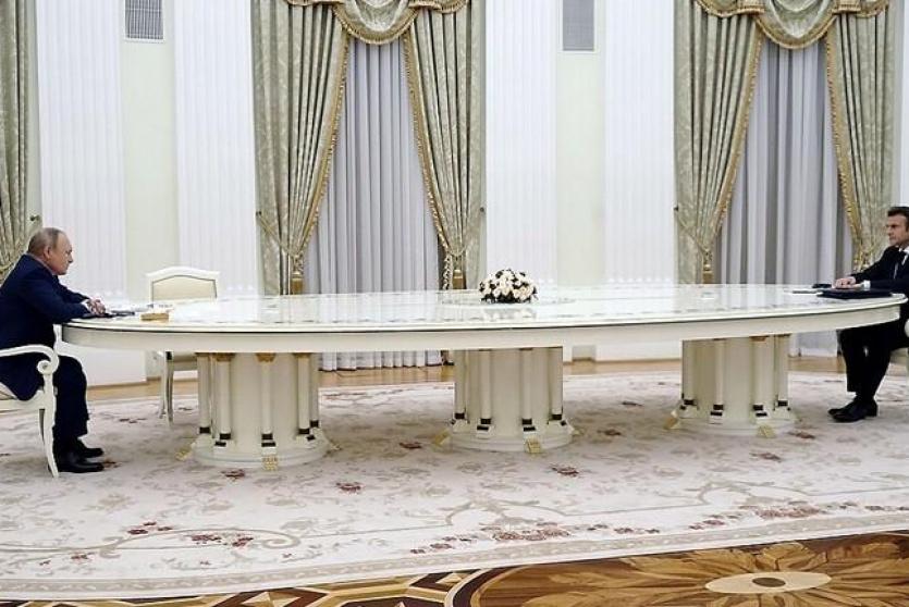 لقاء ماكرون وبوتين