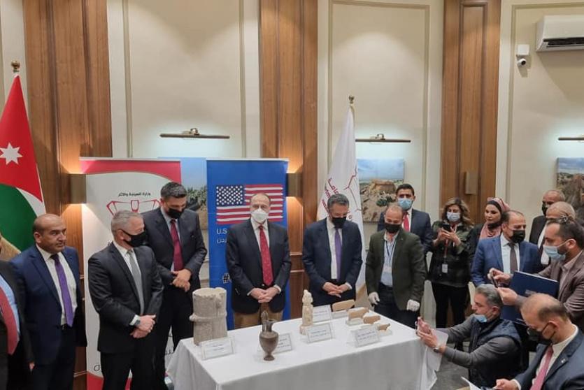 تسلم قطع أثرية تم تهريبها إلى أمريكا 