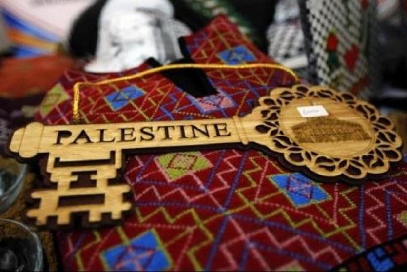 معرض فني في الأردن يستوحي التراث الفلسطيني وقصائد درويش