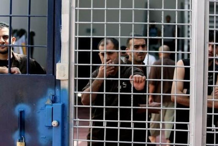 وجد (36) أسيرا مضى على اعتقالهم أكثر من 25 سنة