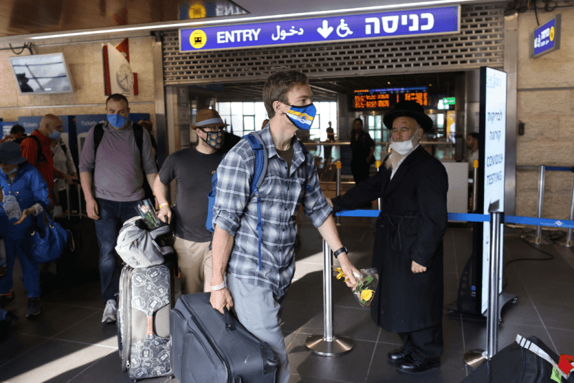 تحذيرات من انتشار موجة سادسة لجائحة كورونا