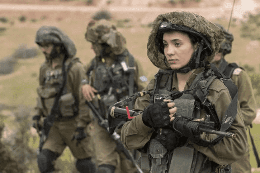 صفون الضباط بأنهم 