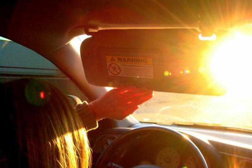 عدم ترك أي شئ داخل السيارة مع الارتفاع الكبير في درجات الحرارة 