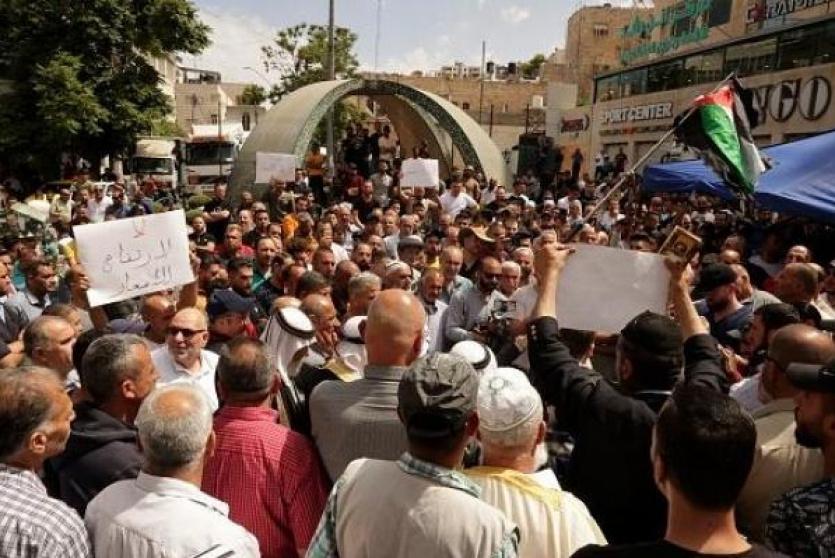 اعتصام  مطلبي رفضا لغلاء الاسعار في الخليل