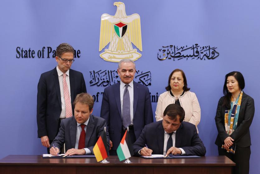 خلال توقيع الاتفاقية 