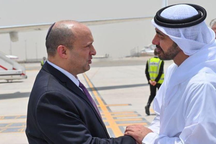 عبدالله بن زايد يستقبل رئيس وزراء الاحتلال