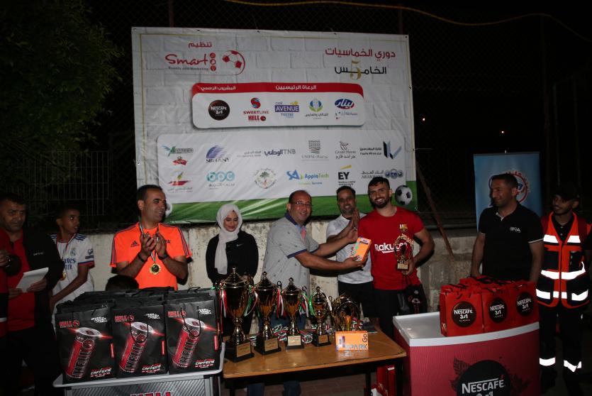 جانب من تتويج الفائزين