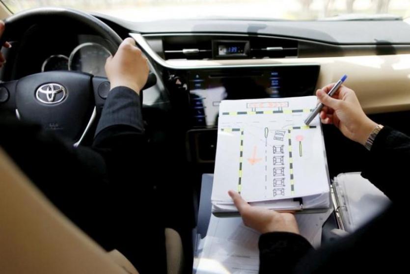 تعليم قيادة السيارات - صورة تعبيرية