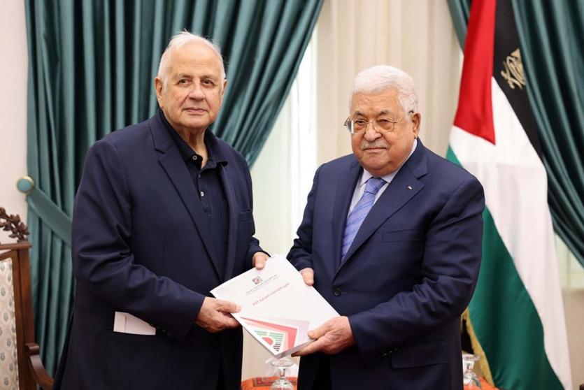 الرئيس عباس يستقبل حنا ناصر
