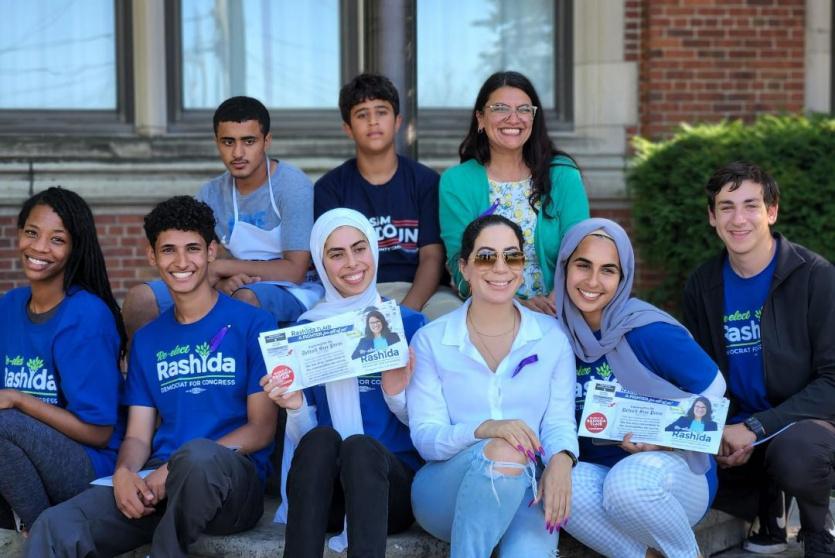 طليب من عدد من مناصريها