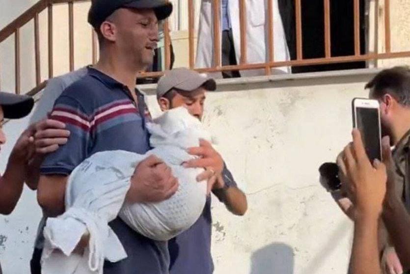 طفلة (5 سنوات) استشهدت في قصف على غزة