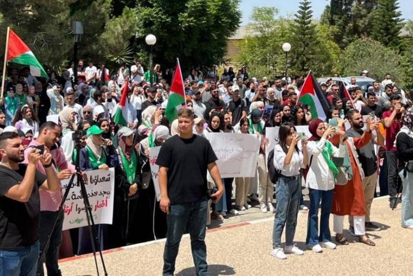 وقفة في جامعة بيرزيت تنديدا بالعدوان الإسرائيلي على قطاع غزة