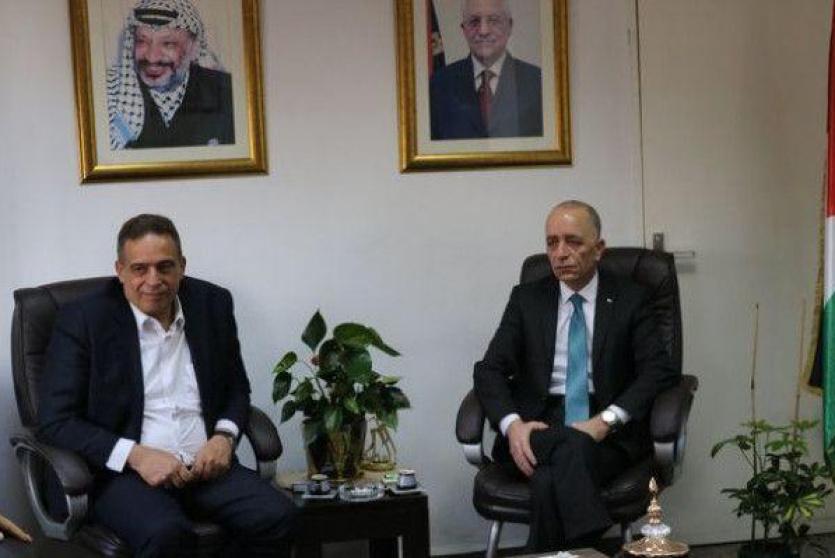 "سلطة الأراضي" و"الحكم المحلي" تبحثان عملية الربط الإلكتروني