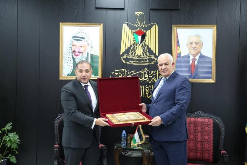 خلال تكريم السفير المصري لانتهاء مهامه في فلسطين