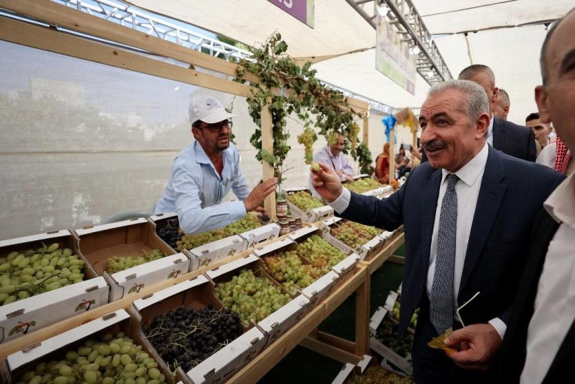 رئيس الوزراء يفتتح مهرجان العنب التاسع في حلحول