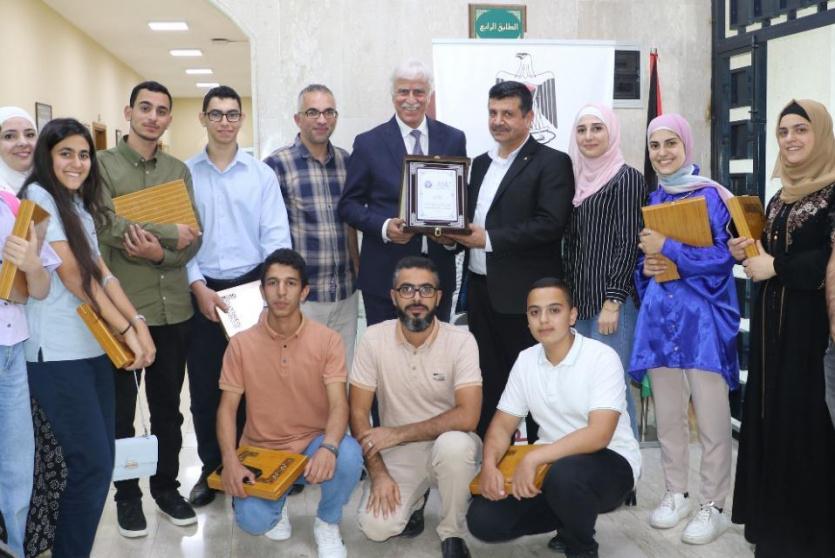 جانب من الفرق الفائزة  في ملتقى مبرمجي المستقبل