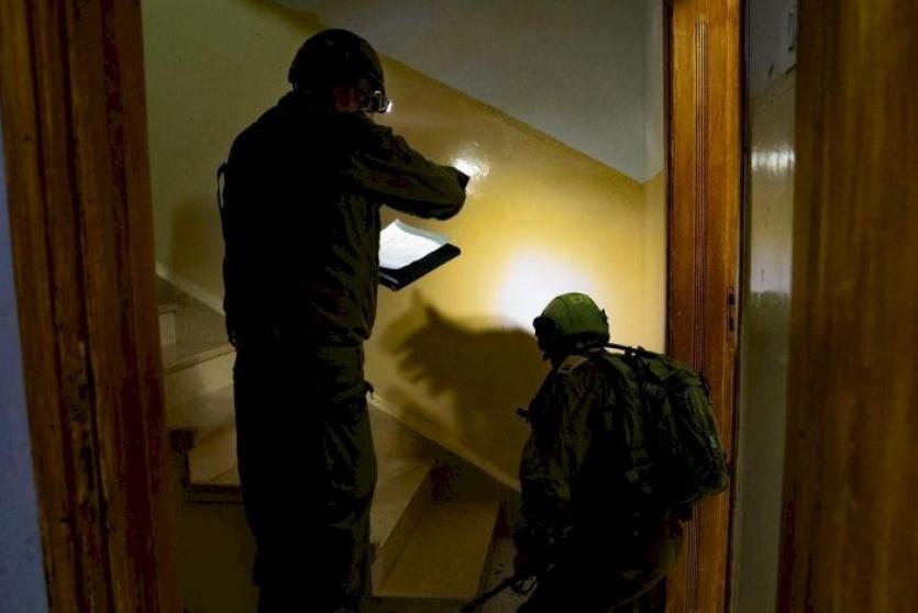 الاحتلال يأخذ قياسات منزل - أرشيف 