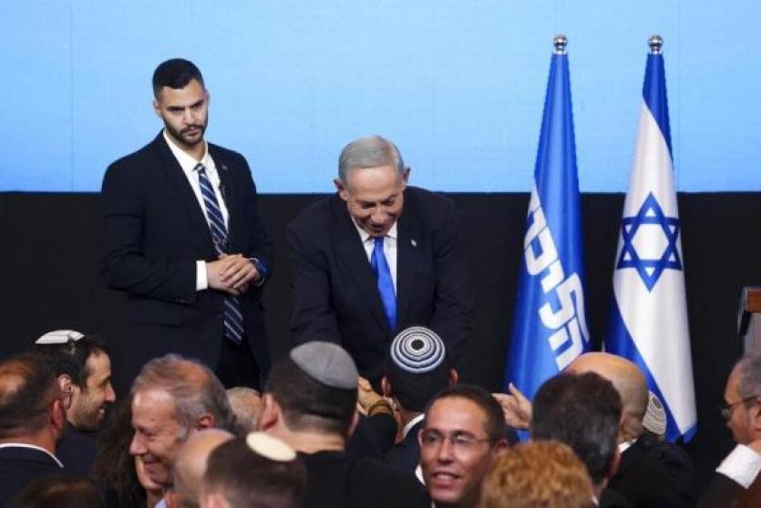 رئيس حزب الليكود بنيامين نتنياهو مع جموع مؤيديه