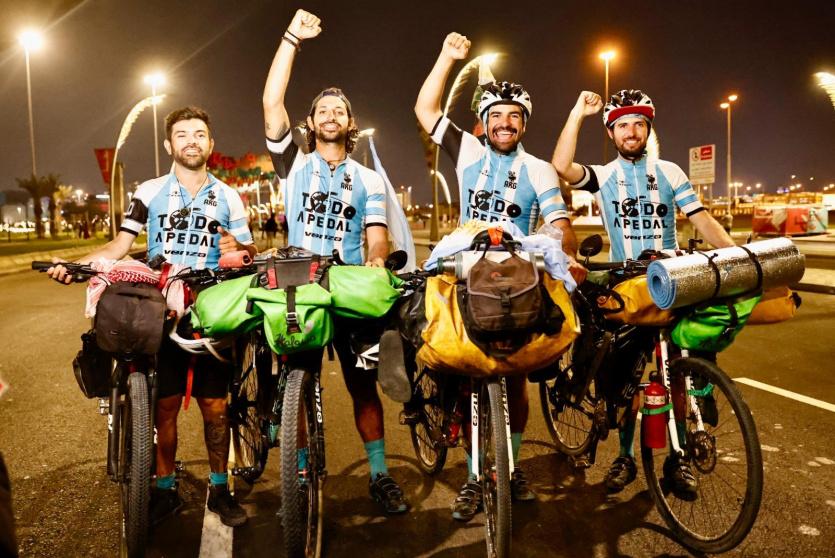 أربعة رحّالة من الأرجنتين يقطعون 10 آلاف كلم لدعم منتخب بلادهم في المونديال