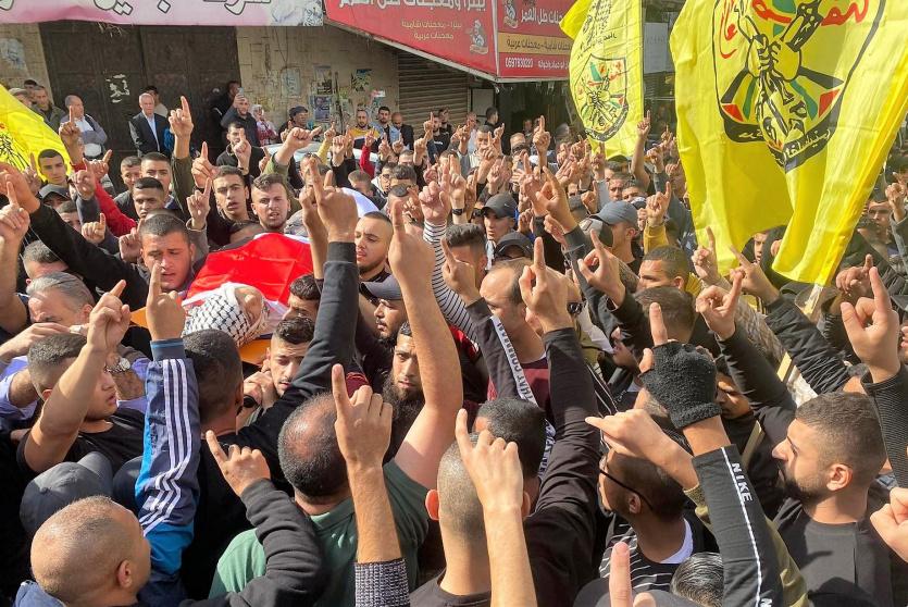 جانب من تشييع جثمان الشهيد الطالب محمود عبد الجليل السعدي