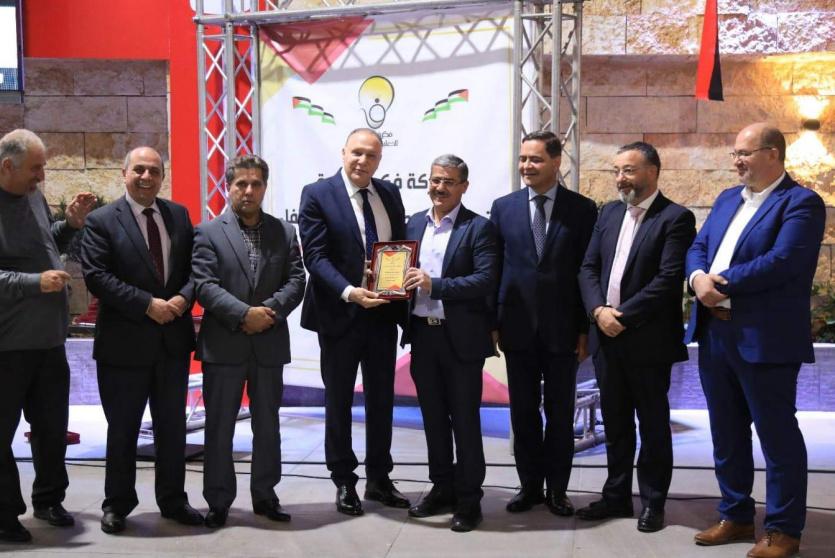  تكريم 58 شركة ومؤسسة تجارية وانتاجية وخدماتية لفوزها بجائزة استفتاء التميز والابداع 2022 