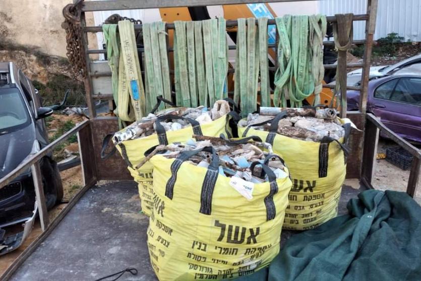 صورة للمواد التي كانت محملة على الشاحنة