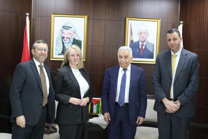 خلال الاجتماع 