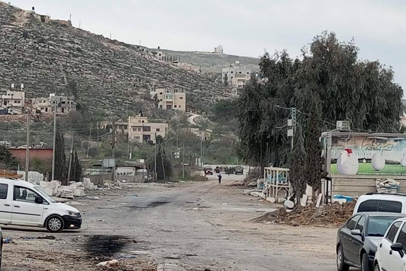 إغلاق مدخل بلدة بيتا