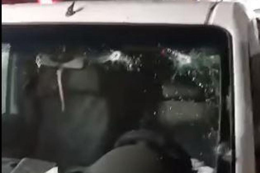 الاحتلال يصيب شابا عقب إطلاق النار على مركبته