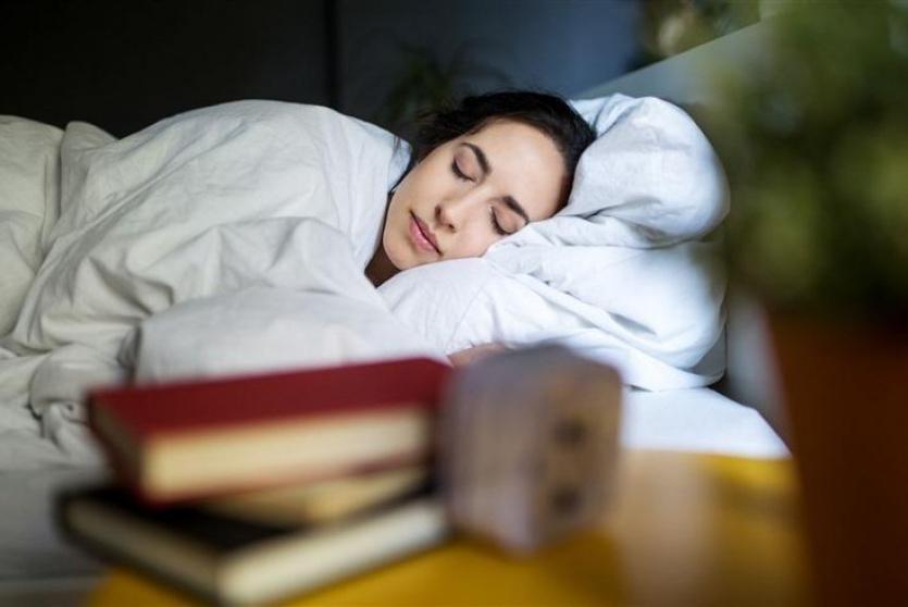 السرير للنوم فقط