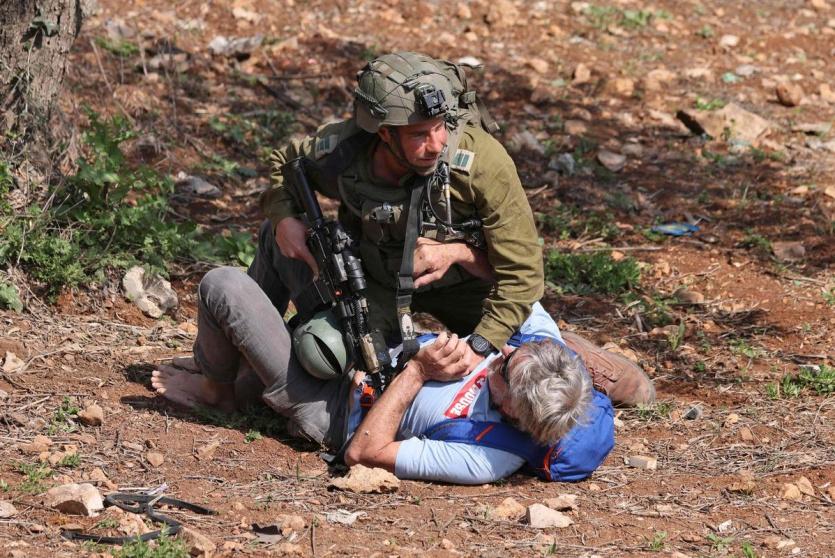 قوات الاحتلال تعتدي على المواطنين في حوارة