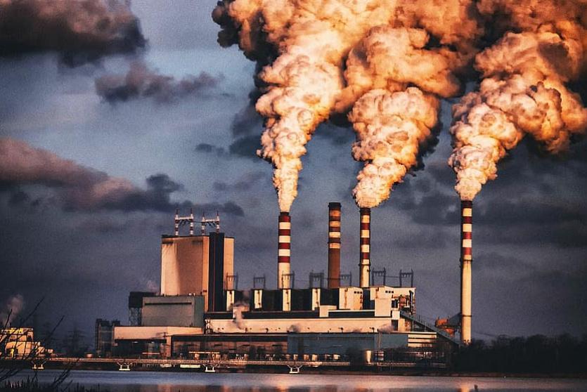 دخان المصانع مسبب أساسي للتلوث الأساسي