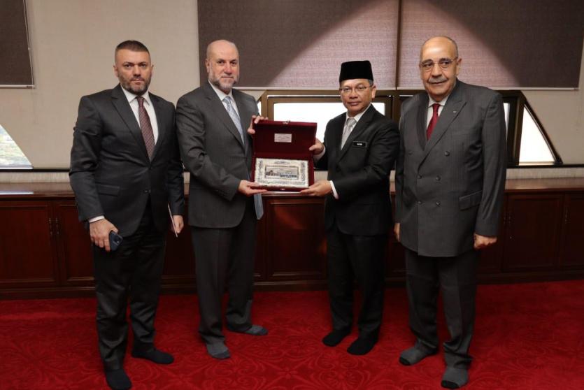 خلال لقاء الهباش ووزير الشؤون الدينية الماليزي