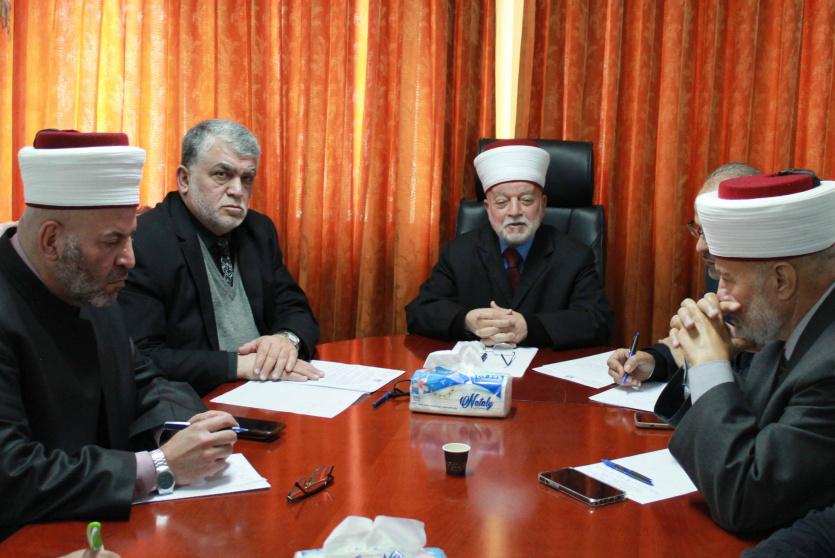  المفتي العام للقدس والديار الفلسطينية خلال ترأسه اجتماعا لمفتي المحافظات