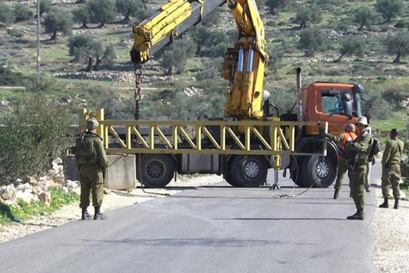 نصب بوابة حديدية في أراضي بلدة الخضر جنوب بيت لحم - أرشيف