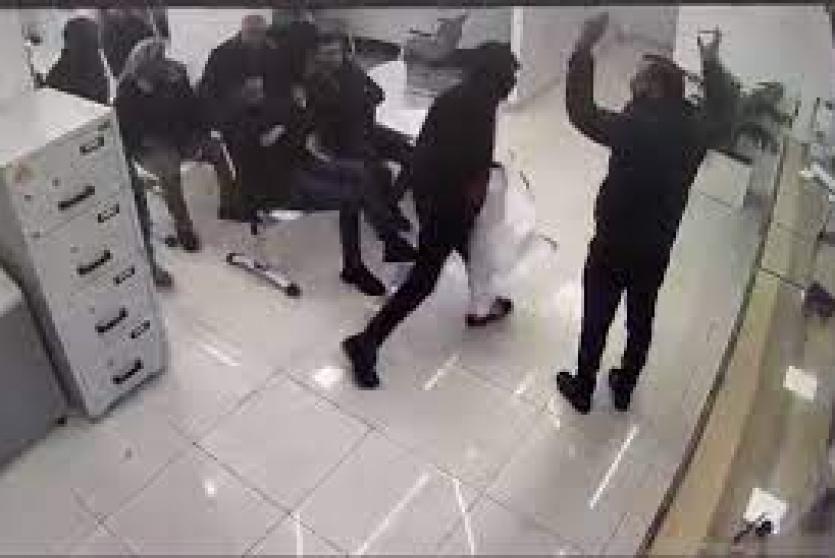 عملية سطو مسلح على أحد البنوك في مدينة الخليل