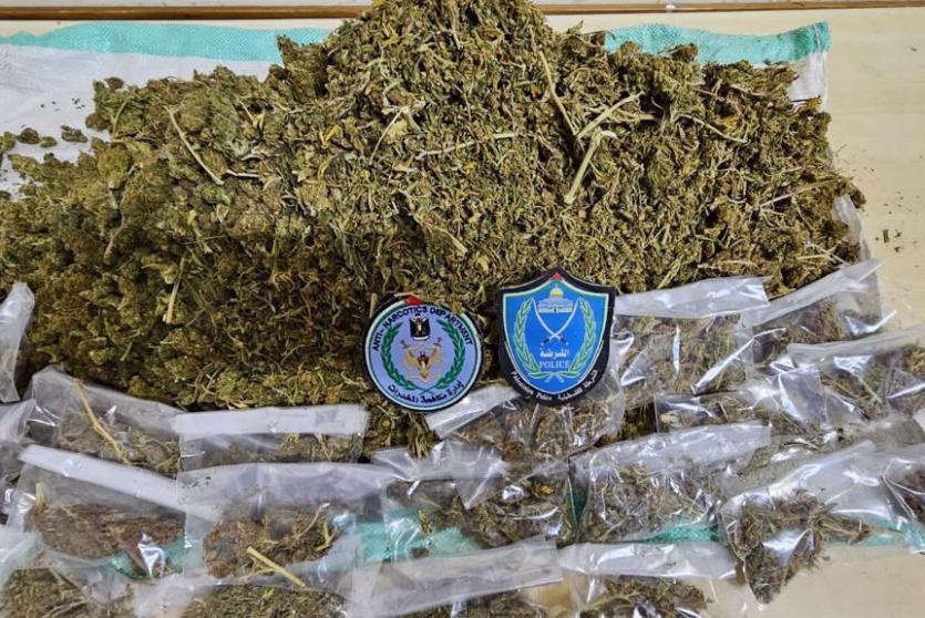ضبط كمية كبيرة من المواد والحبوب المخدرة في محافظتي الخليل و رام الله