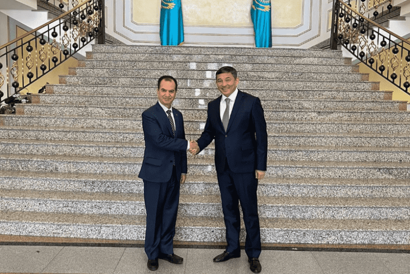 السفير أبو زيد يبحث مع مسؤول كازاخستاني آفاق التعاون