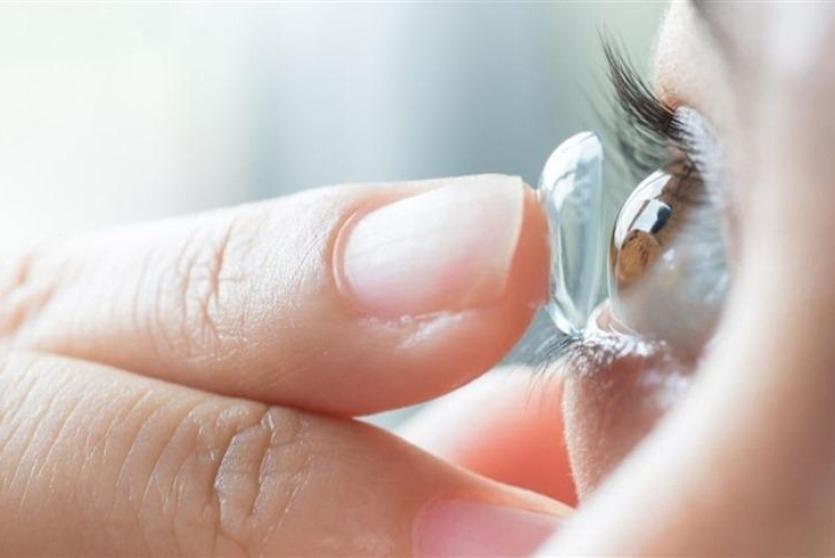 العدسات اللاصقة