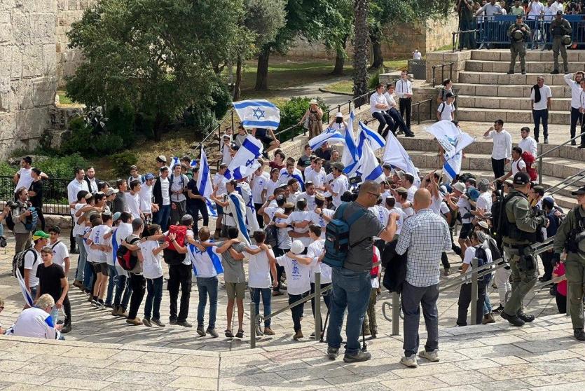 مستوطنون في باب العامود بالقدس