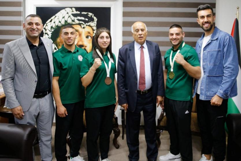 الفريق الرجوب يكرّم منتخبنا الوطني للمواي تاي