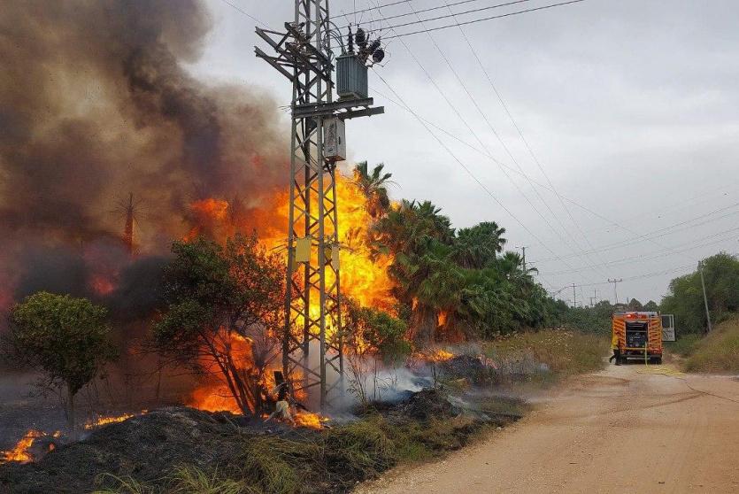 نشوب عشرات الحرائق وإخلاء منازل بفعل الطقس
