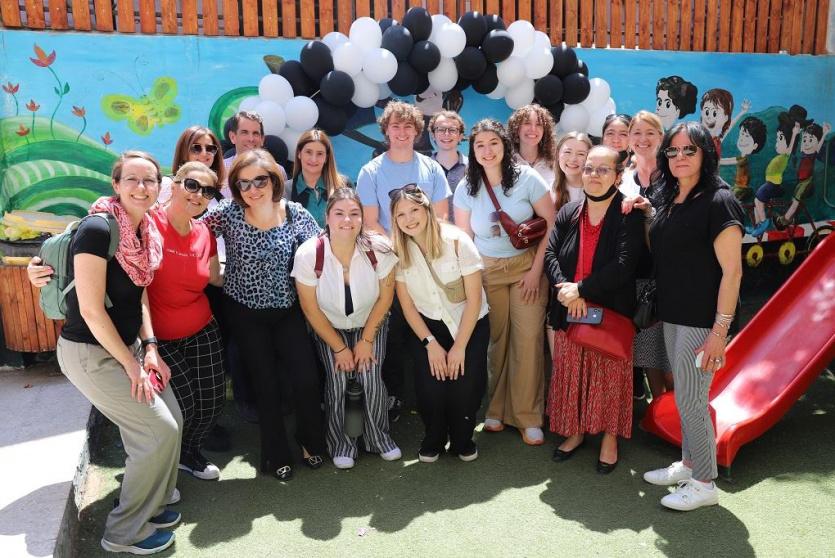 خلال استقبال وفد من مؤسسة الخدمات العالمية