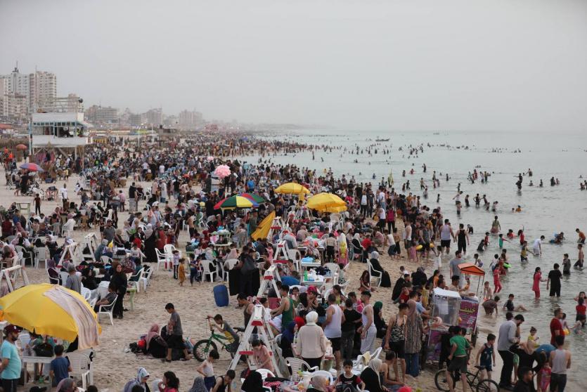 بحر غزة أمس - تصوير: عطية درويش