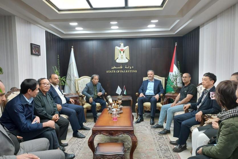 الوزير عساف يستقبل وفد اتحاد كتاب فيتنام